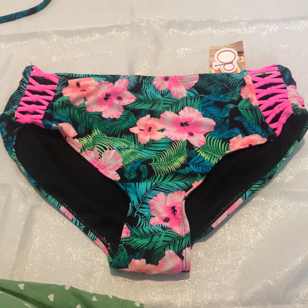 Full coverage bikini bottom